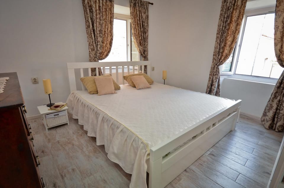 Bed, Decorative detail, Bedroom