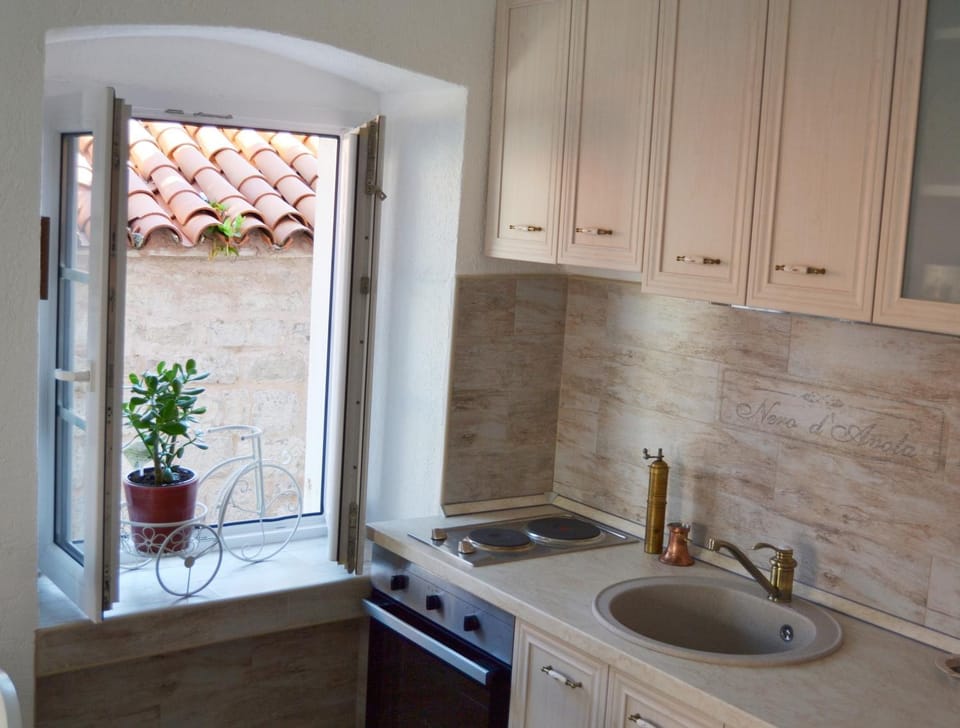 Coffee/tea facilities, Kitchen or kitchenette, Food, Drinks