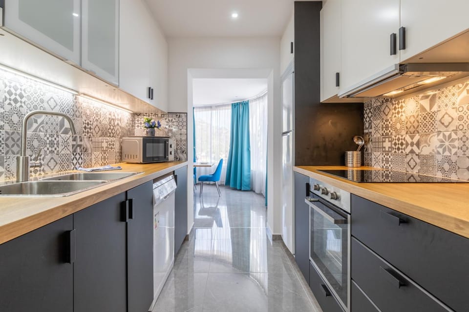 Kitchen or kitchenette, Living room