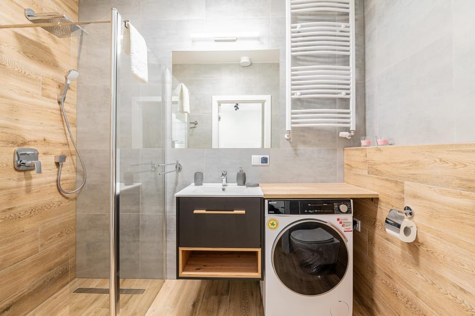 Shower, Bathroom, washing machine, dryer