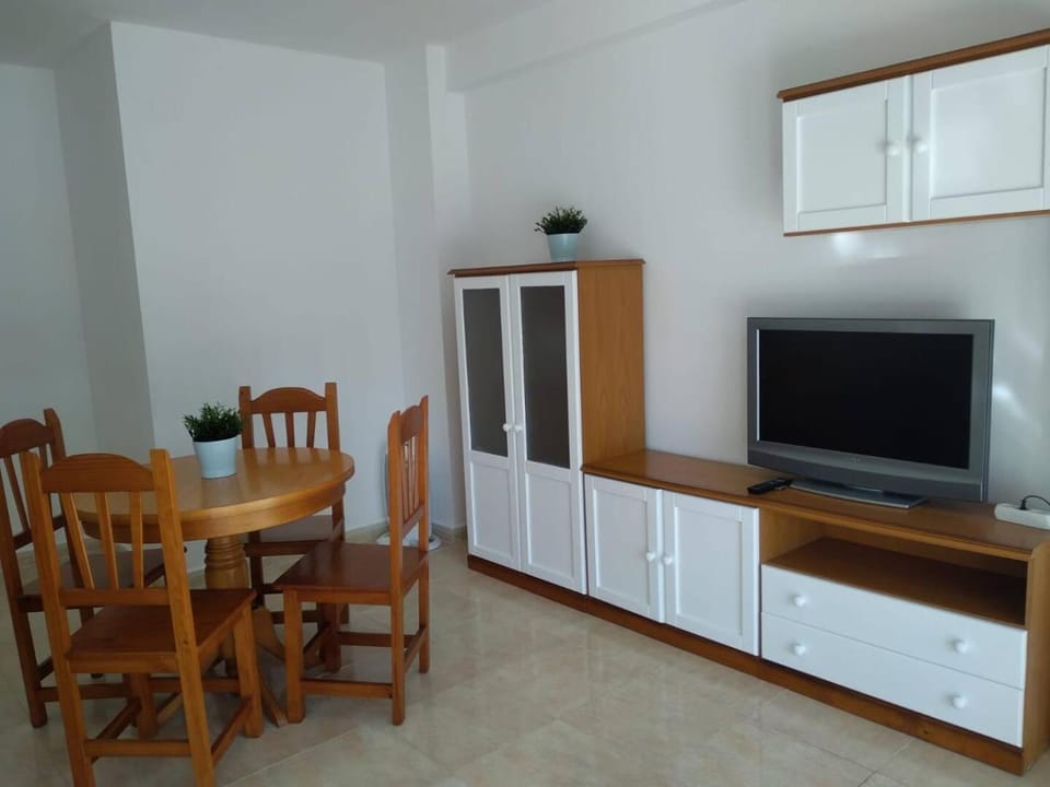 Communal lounge/ TV room, Dining area