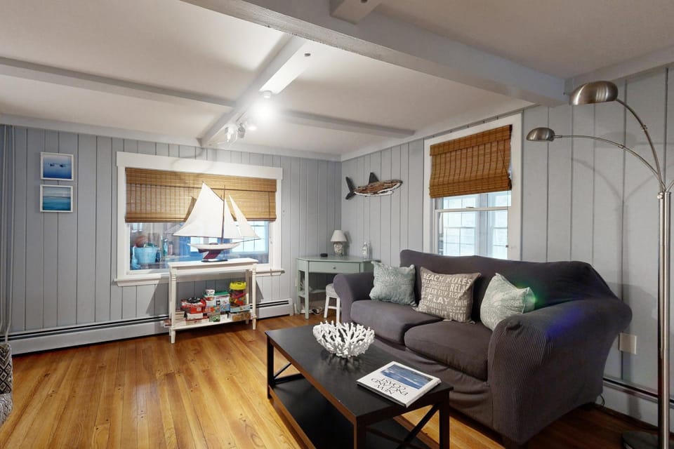Meet Me At Sea House in Cape Neddick