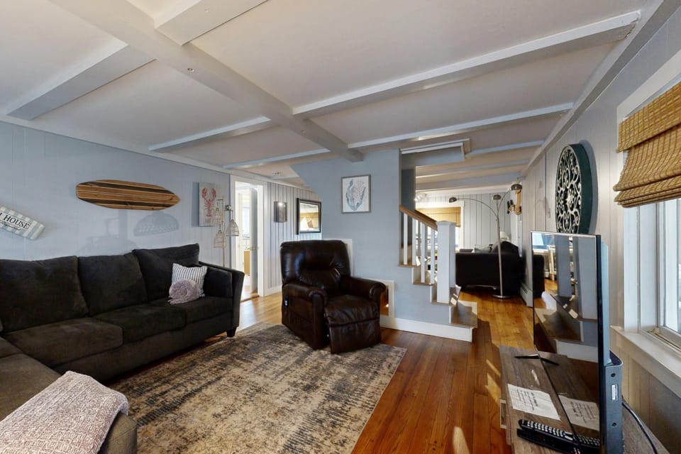 Meet Me At Sea House in Cape Neddick