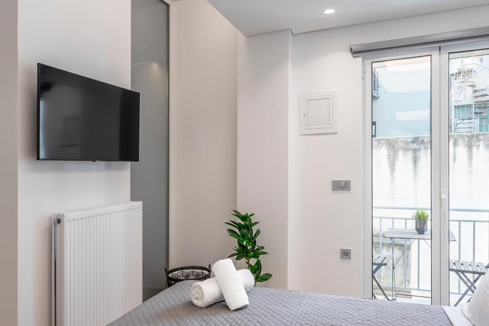 Bed, TV and multimedia, Photo of the whole room, air conditioner