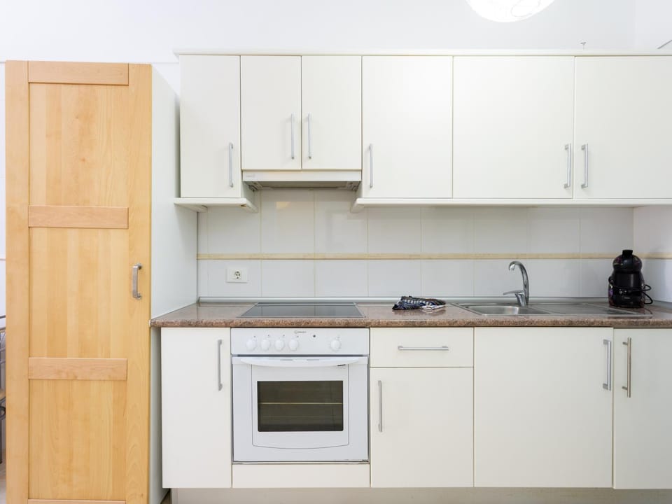 Coffee/tea facilities, Kitchen or kitchenette, pet friendly, stove