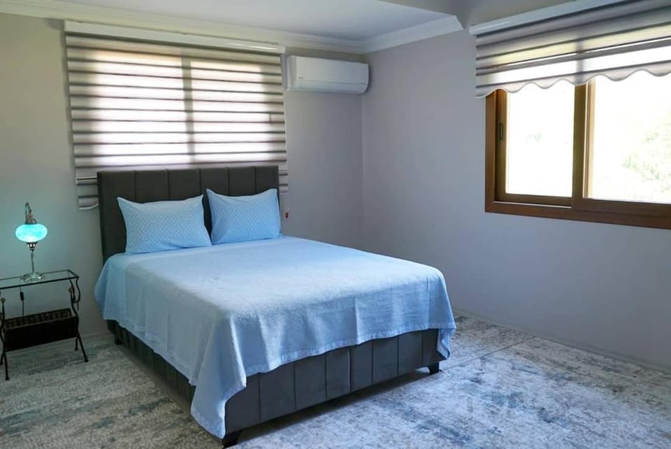 Bed, Bedroom, air conditioner