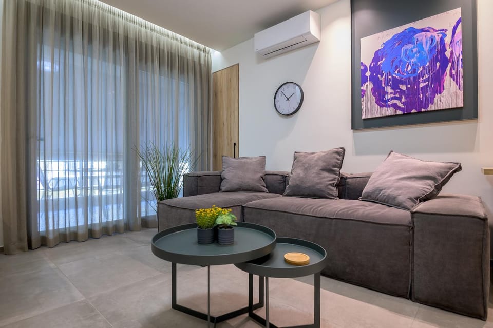 Living room, Seating area, air conditioner
