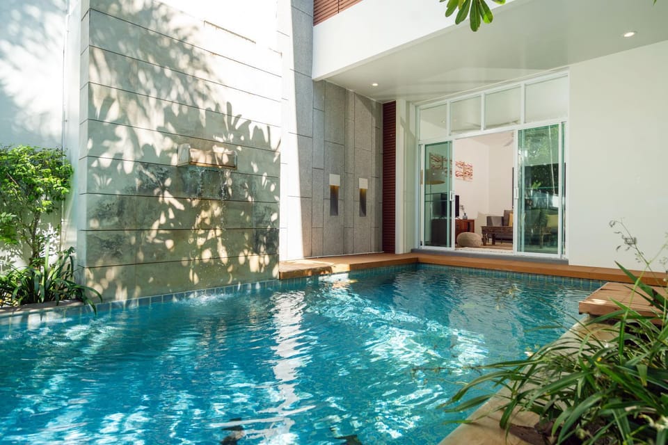 Property building, Day, Pool view, Swimming pool
