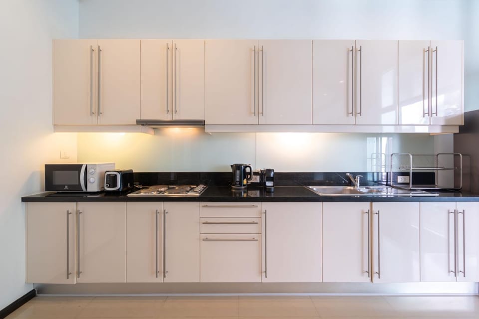 Coffee/tea facilities, minibar, stove, toaster