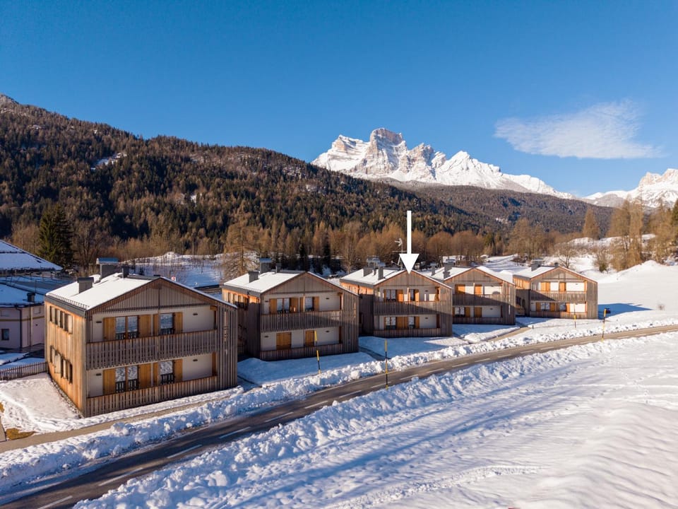 GreenWood Chalet - Spacious Alpine Retreat with Mountain Views Apartment in Veneto