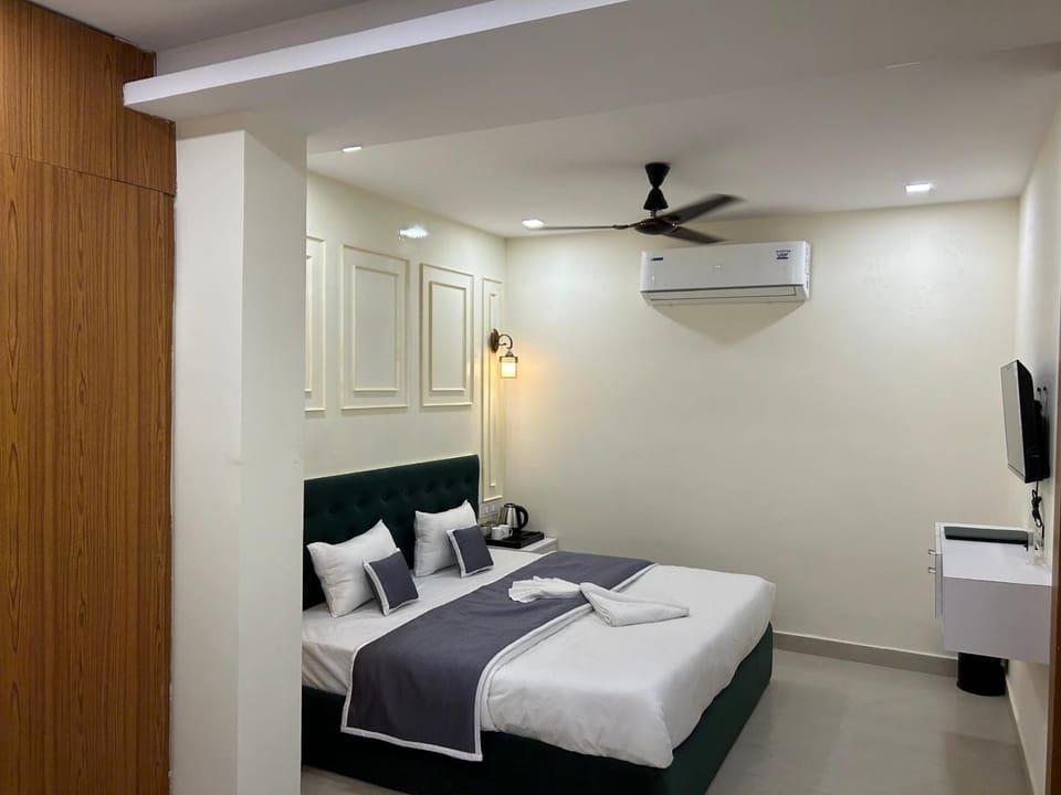 TV and multimedia, fireplace, air conditioner