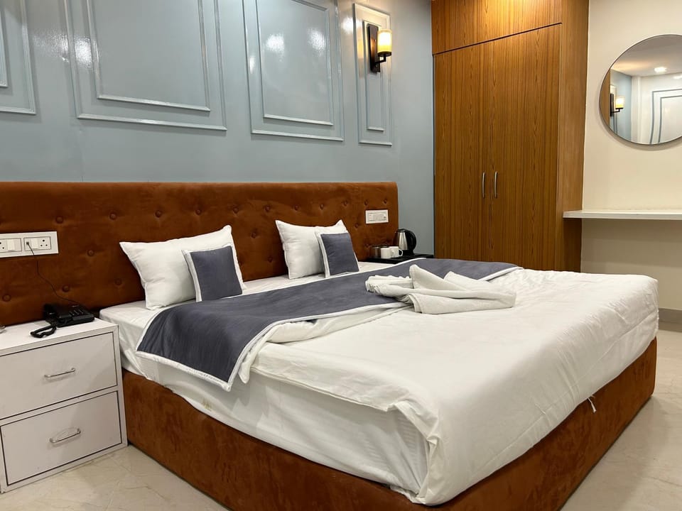 Bed, Photo of the whole room, Bedroom, towels, wardrobe