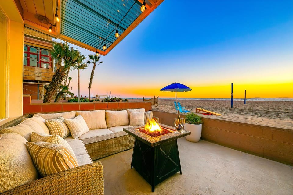 Seascape Compound House in Balboa Peninsula