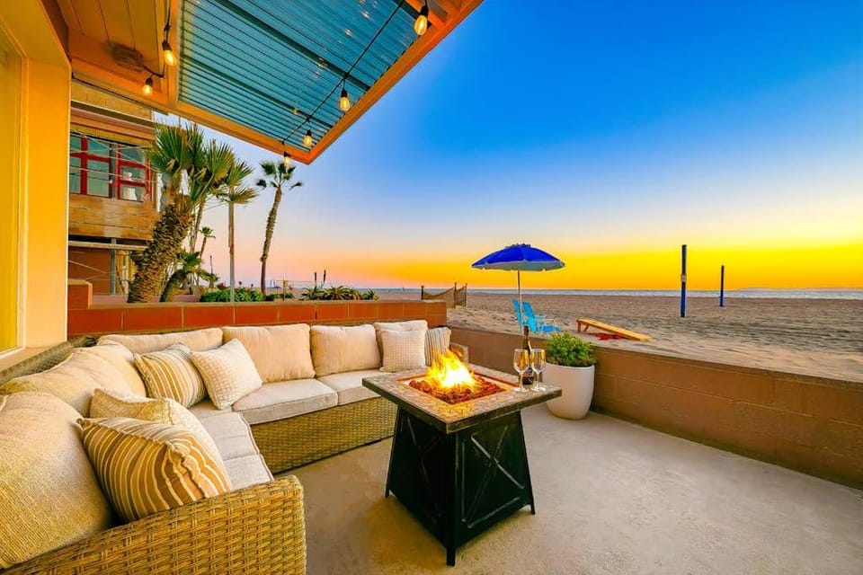Seascape Compound House in Balboa Peninsula