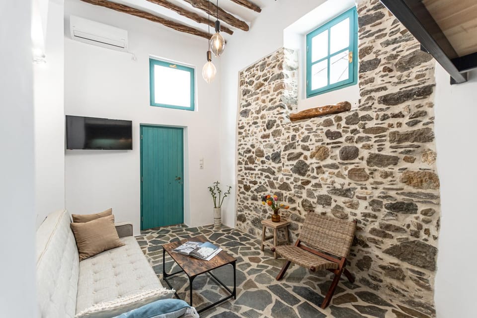 TV and multimedia, Living room, Seating area, air conditioner