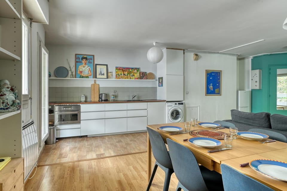 Kitchen or kitchenette, Living room