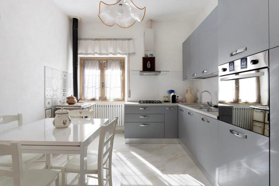Property building, Kitchen or kitchenette, Living room
