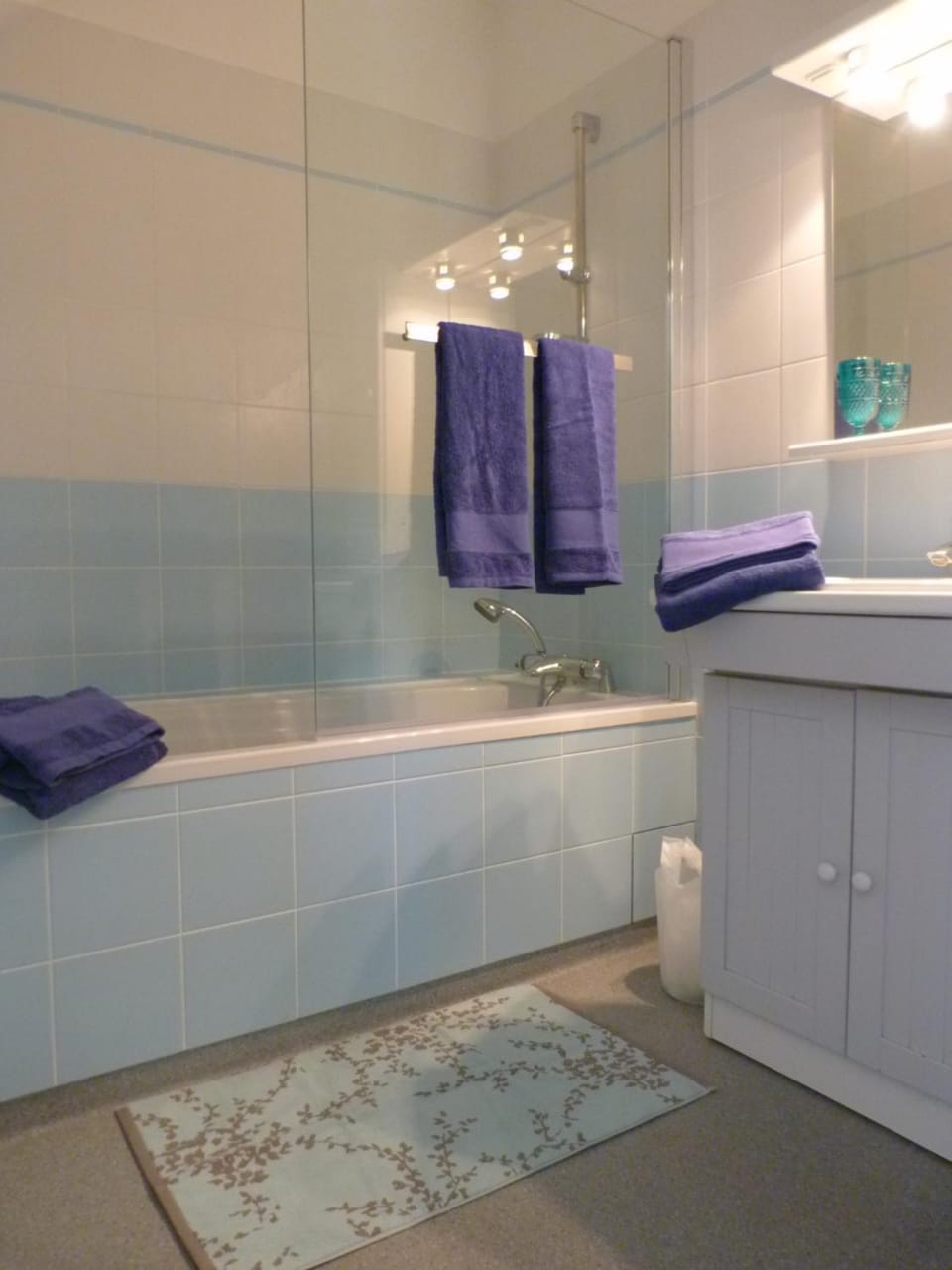 Bathroom, towels