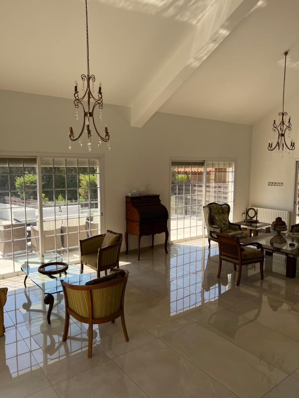 Living room, Seating area