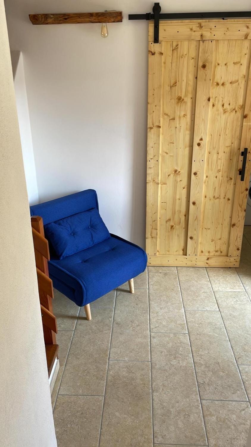 Bed, Living room, Seating area