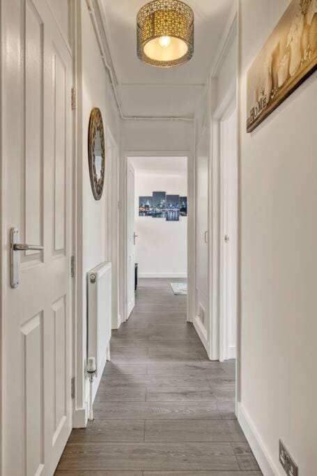 Hidden Gem in Battersea w/ Free Parking Apartment in London