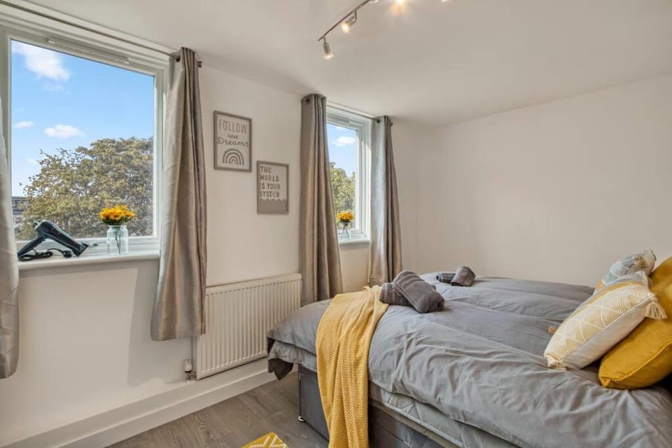 Hidden Gem in Battersea w/ Free Parking Apartment in London
