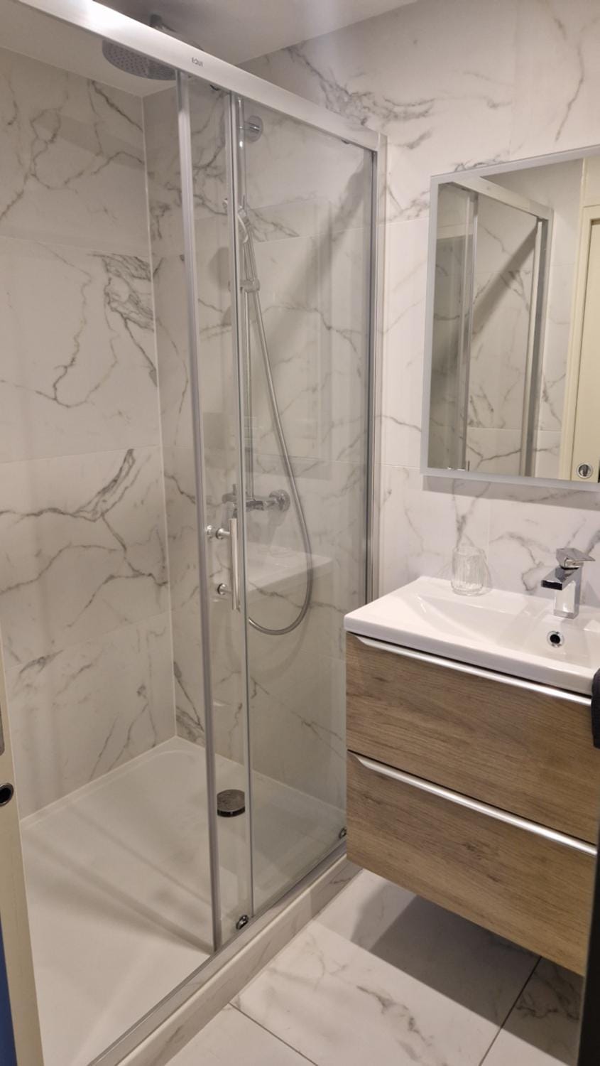 Shower, Bathroom