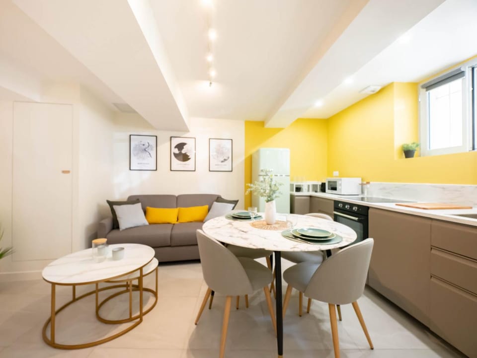Living room, Dining area