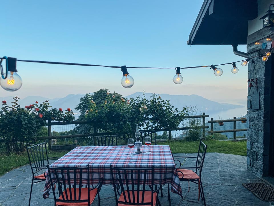 Balcony/Terrace, Dining area, Lake view, Mountain view