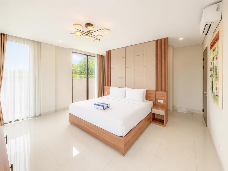 Property building, Bed, View (from property/room), Bedroom, Garden view