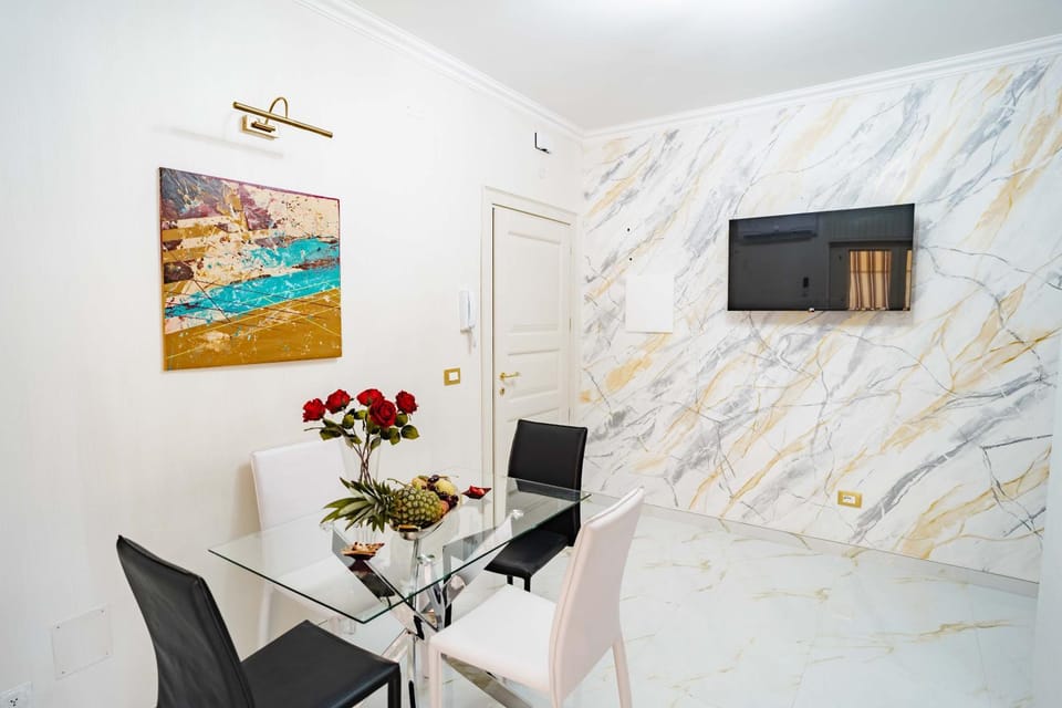 TV and multimedia, Living room, Seating area, Dining area, air conditioner