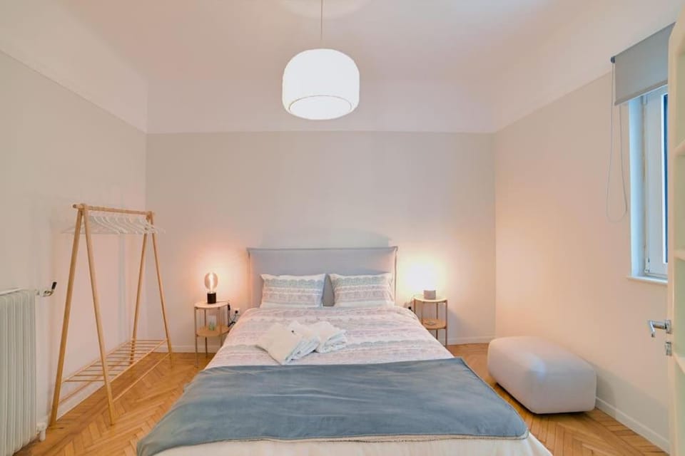 Bed, Photo of the whole room, Bedroom, towels