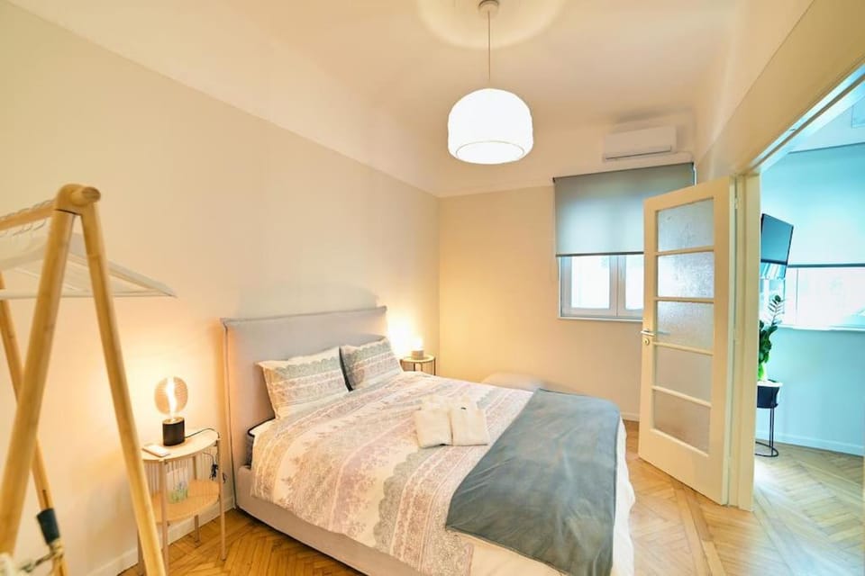 Bed, Photo of the whole room, Bedroom, air conditioner