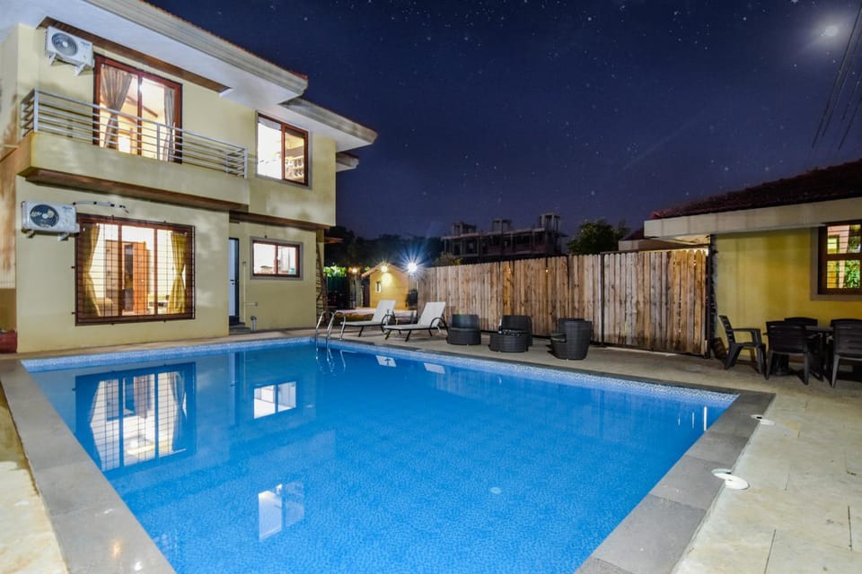 Night, Pool view, Swimming pool, sunbed