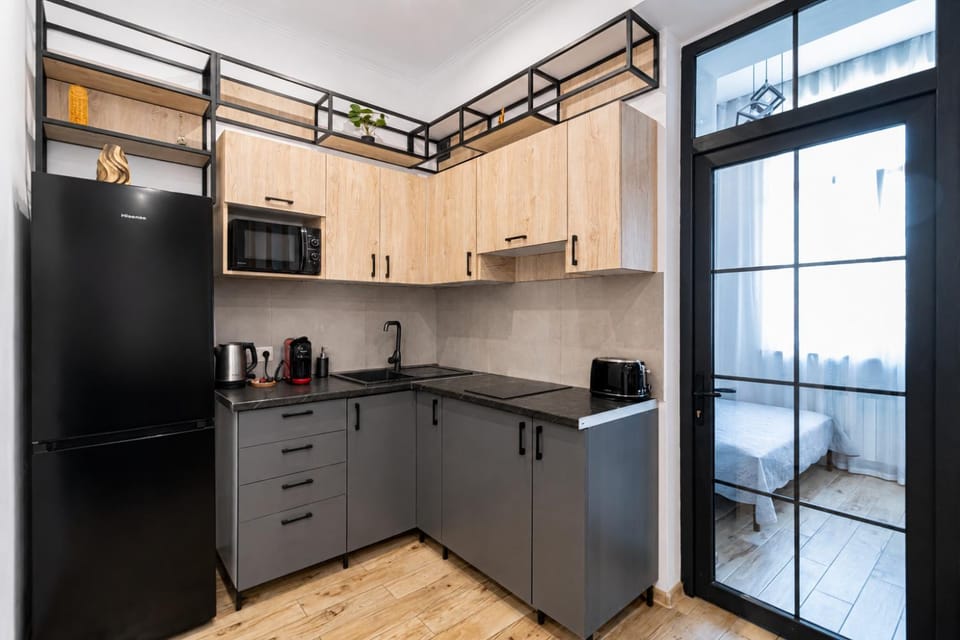 Coffee/tea facilities, Street view, Street view, microwave, oven, stove, toaster, towels, kitchen