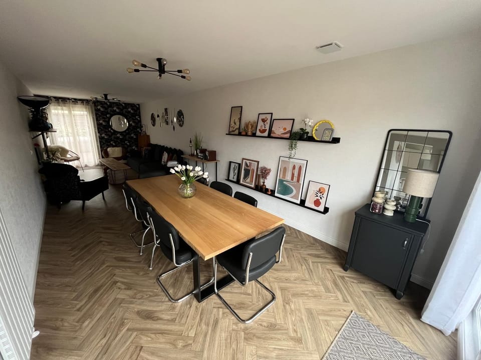 Living room, Dining area