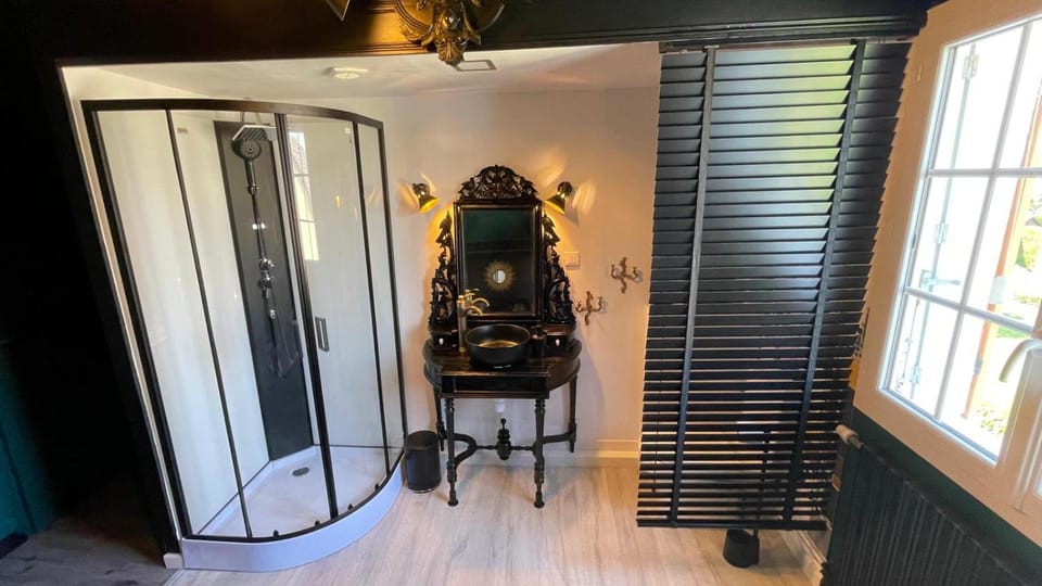 les nuits victoriennes Bed and Breakfast in Alençon