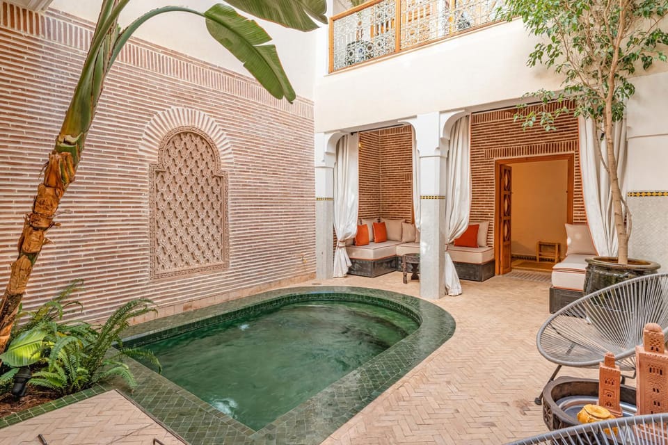 Patio, Natural landscape, Garden, Hot Tub, Garden view, Pool view, Swimming pool, sunbed