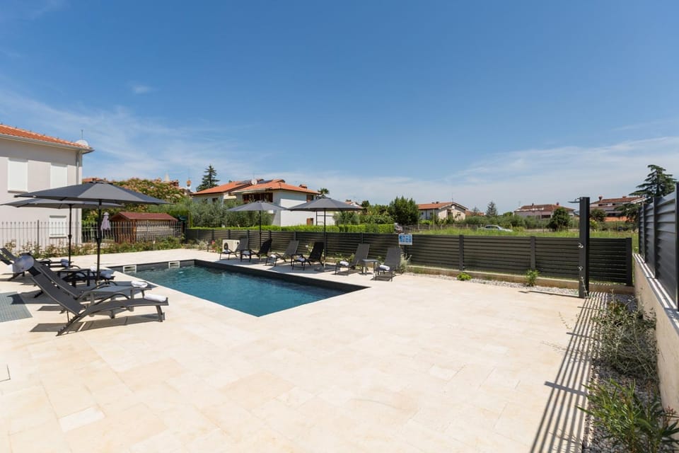 Pool view, Swimming pool