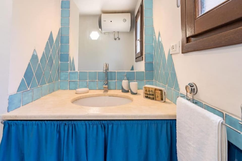 Bathroom, heating, towels, towels