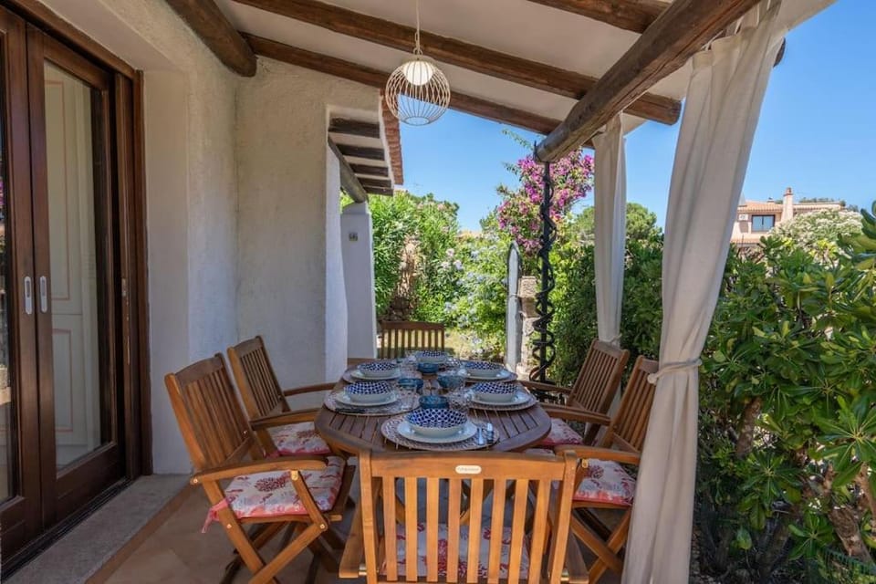 Patio, Day, Garden, View (from property/room), Balcony/Terrace, Living room, Seating area, Dining area, Garden view