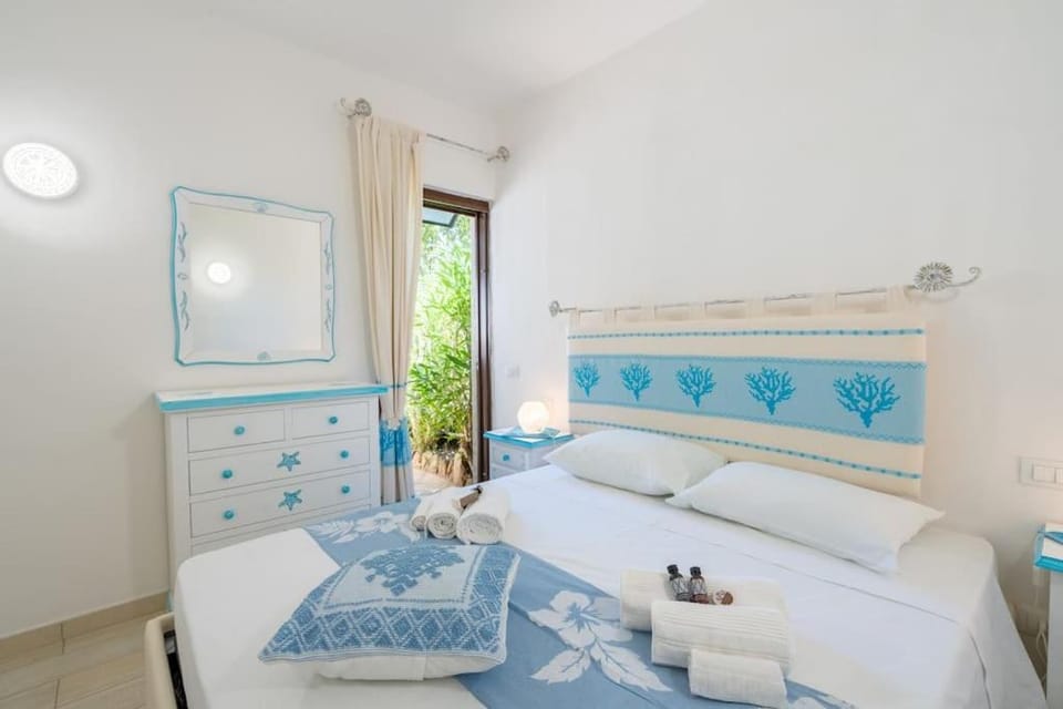 Bed, Photo of the whole room, Bedroom, towels, wardrobe