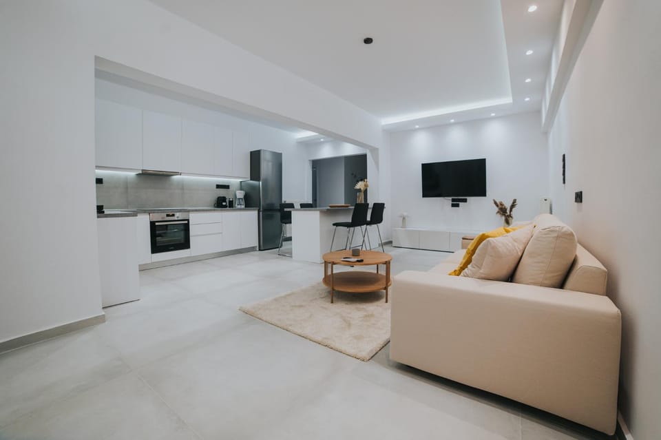 TV and multimedia, Kitchen or kitchenette, Living room, Seating area