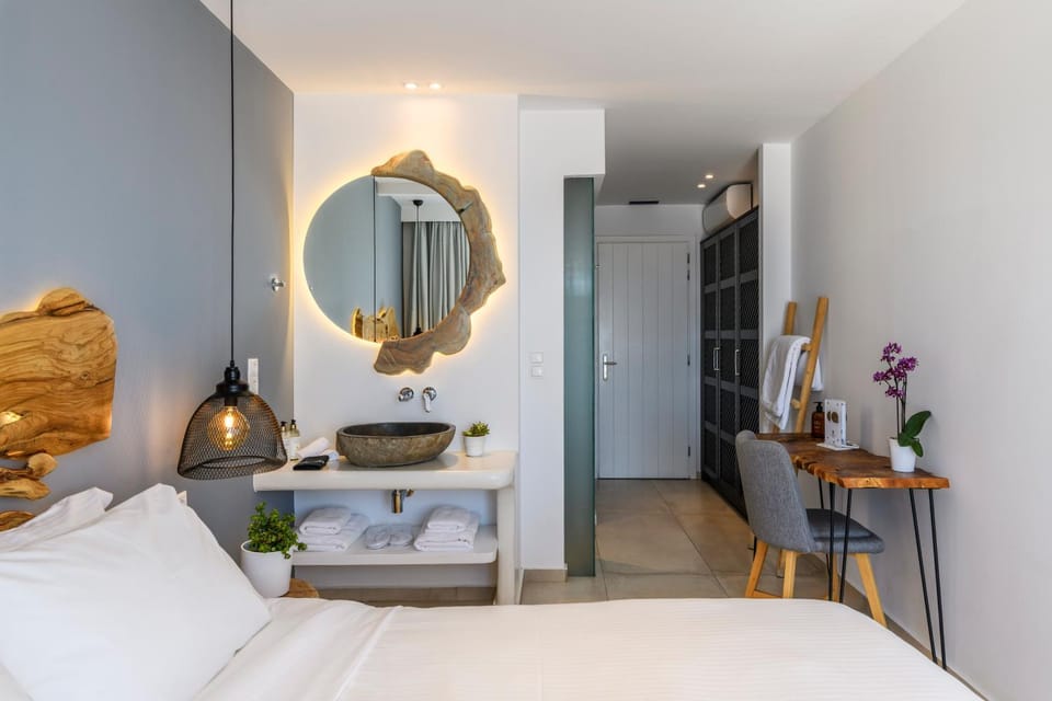 Bed, Bathroom, Photo of the whole room, Bedroom
