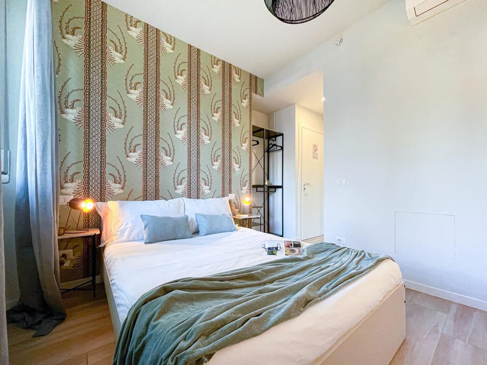 Bed, Bedroom, air conditioner