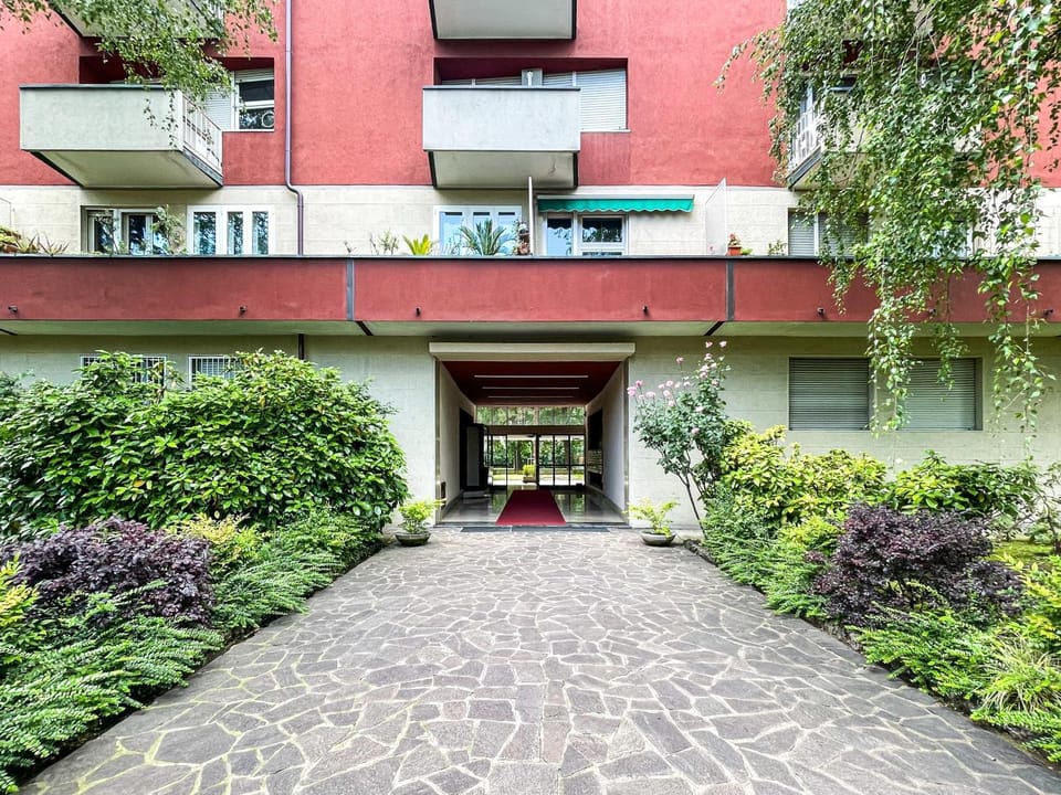 Facade/entrance, Garden