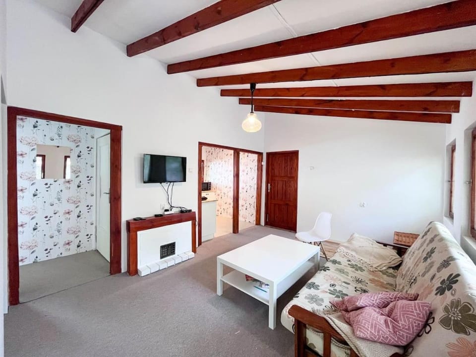 Living room, Photo of the whole room, Seating area