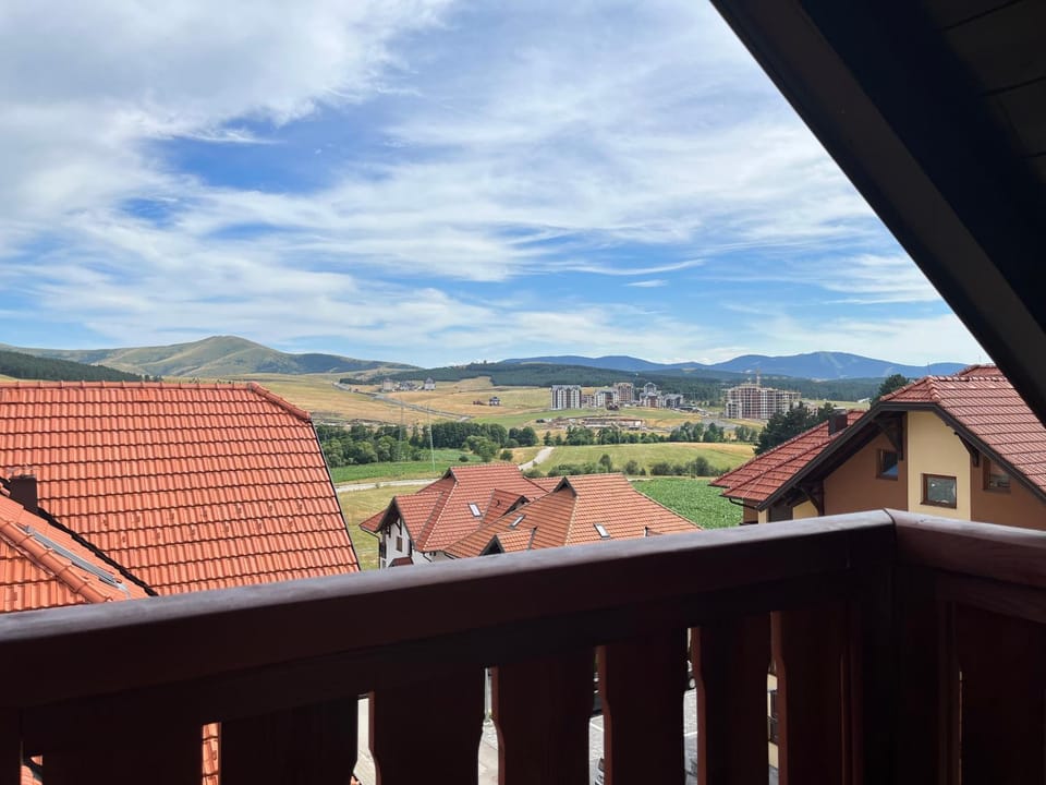 Balcony/Terrace, Balcony/Terrace, Living room, Mountain view
