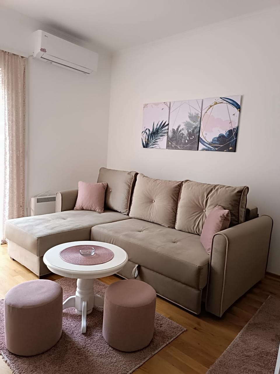 Living room, Seating area, air conditioner