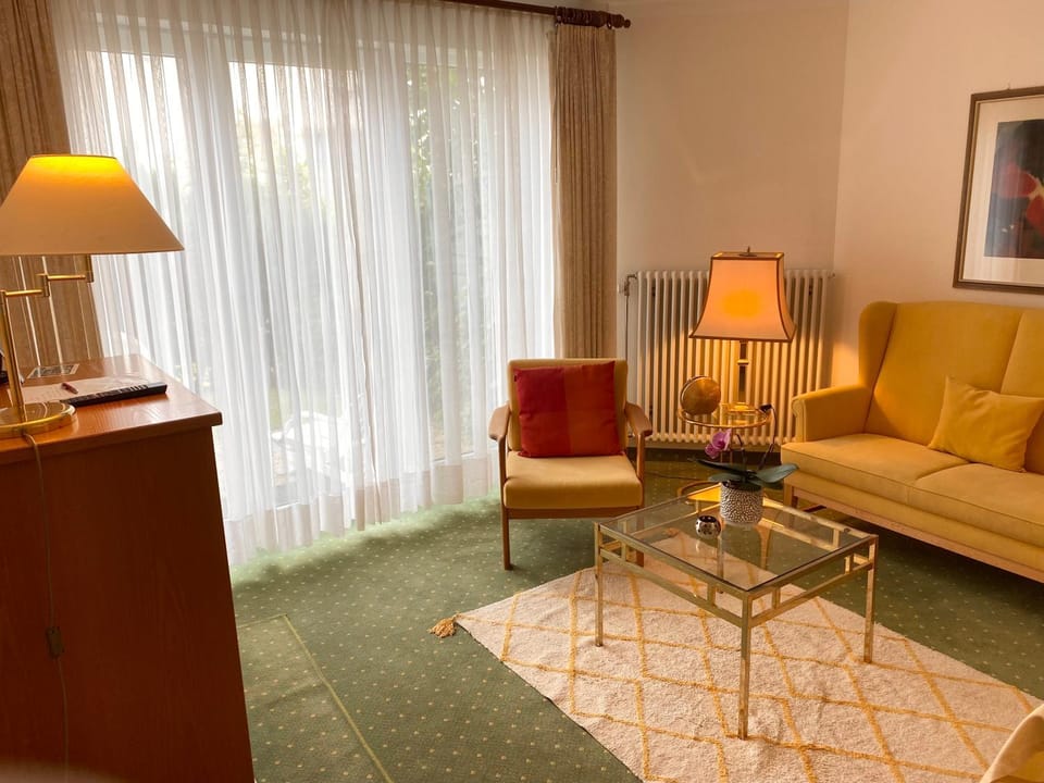 Living room, Seating area
